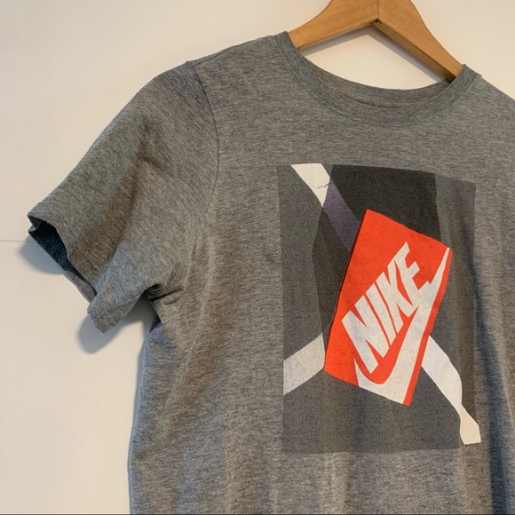 Nike | Graphic Tee Shirt - Picture 2 of 11